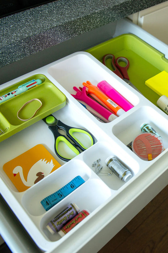 Adjustable Plastic Drawer Organizer White Green 3453 x 365 x 55cm
