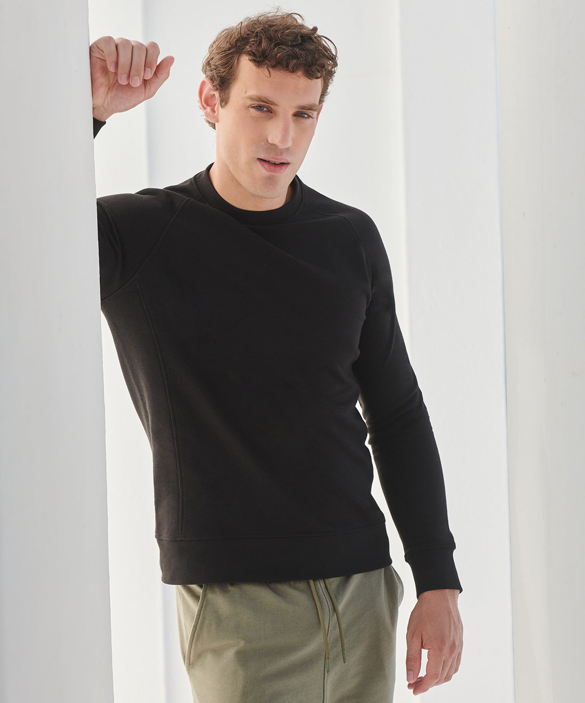 Classic Black Unisex Slim Fit Sweatshirt Stylish Comfortable