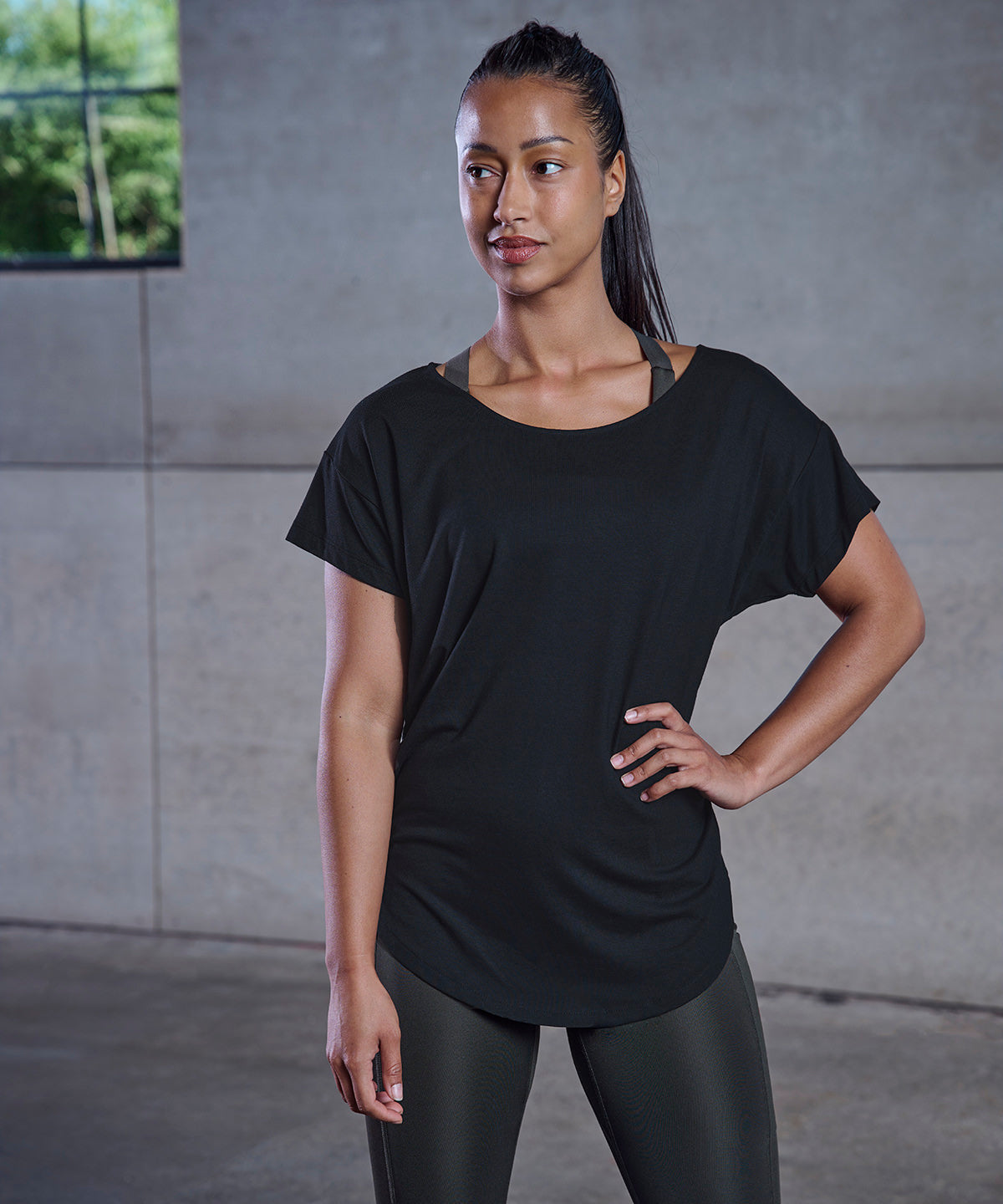 Womens Oversized Scoop Neck TShirt for Sports and Leisure