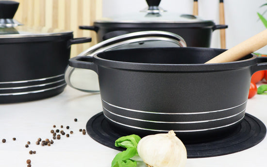 Laria Non Stick Die Cast Stockpot Pan Set 3Piece Set in Elegant Black