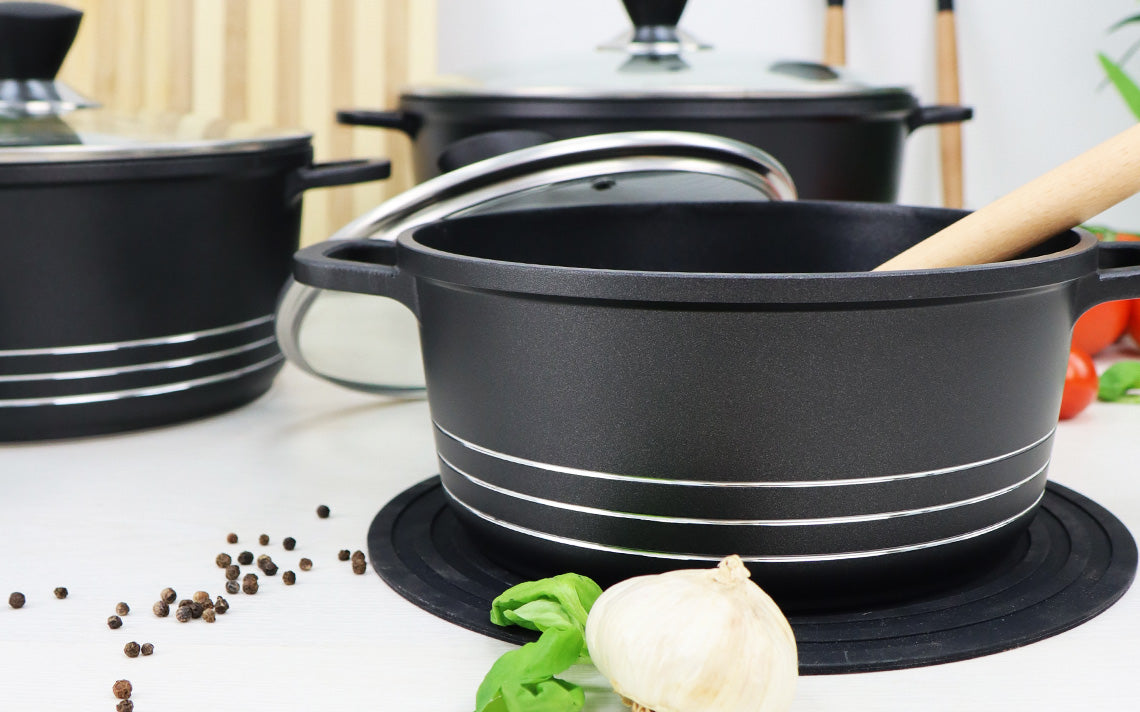 Laria Non Stick Die Cast Stockpot Pan Set 3Piece Set in Elegant Black
